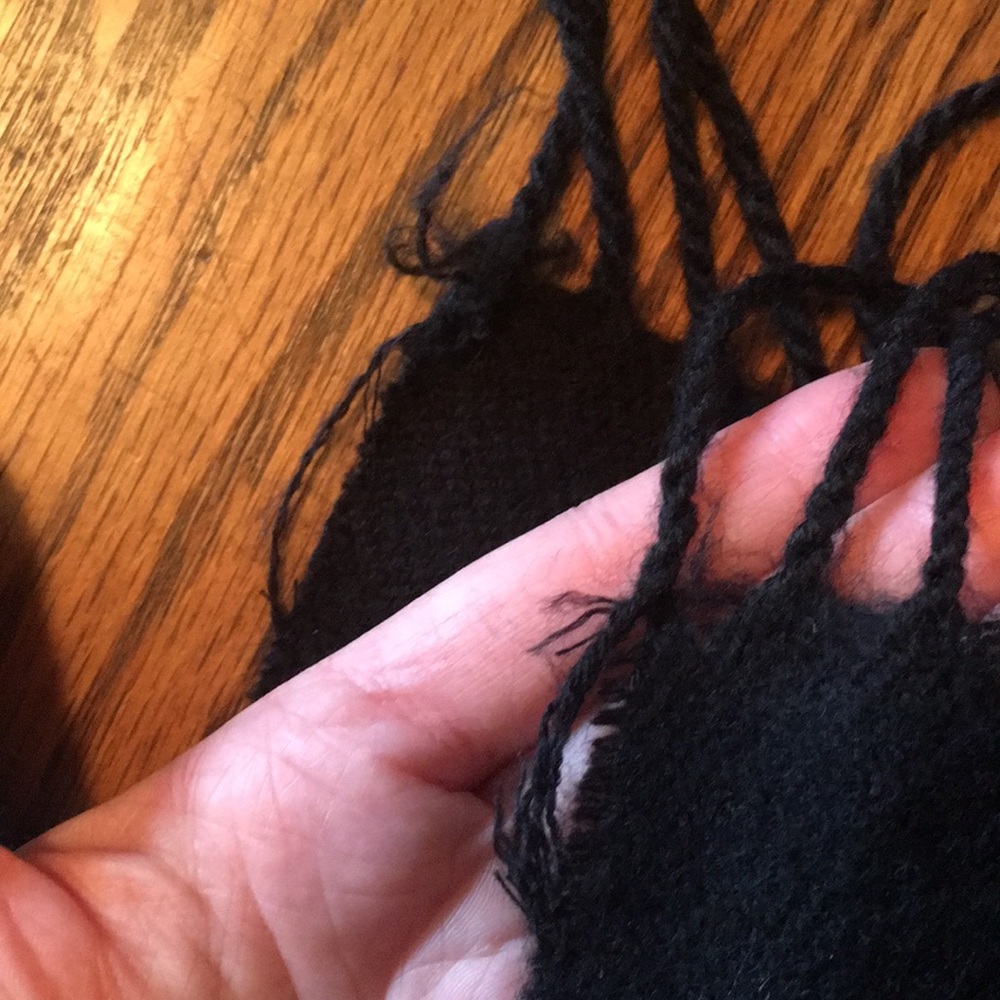 Black Scarf‎ - Picture 3 of 4